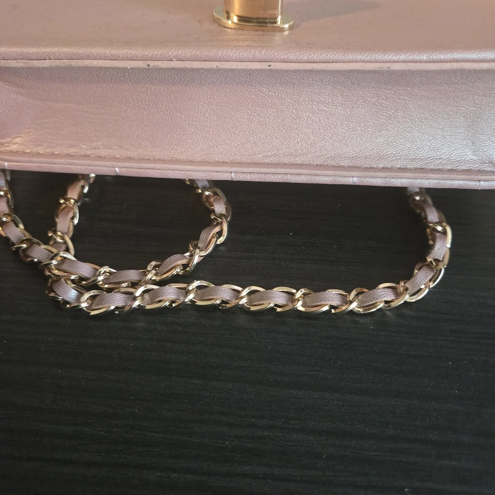 Bebe Jacari Crossbody Bag Iridescent Mauve Quilted Gold Chain⁸look